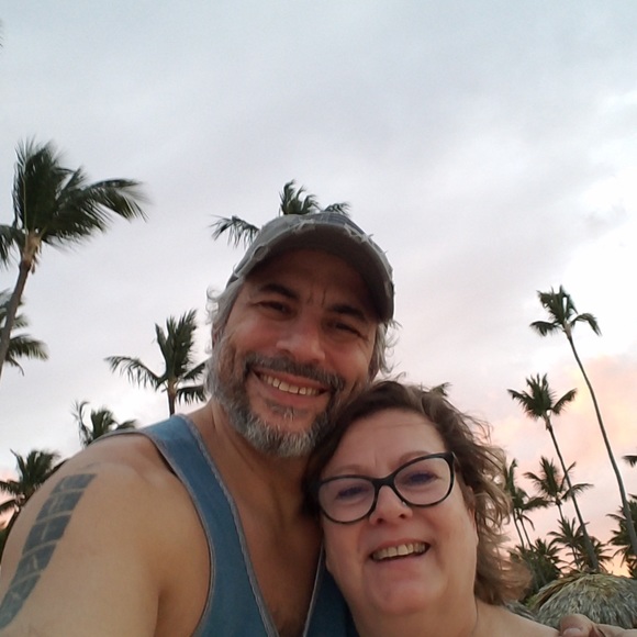 Meet your Posher’s Tony & Deb - Picture 5 of 5